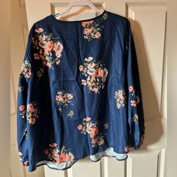SHEIN Curve 4X Blue and Peach Floral Cuffed Sleeve V-Neck Blouse NWOT - Picture 4 of 4
